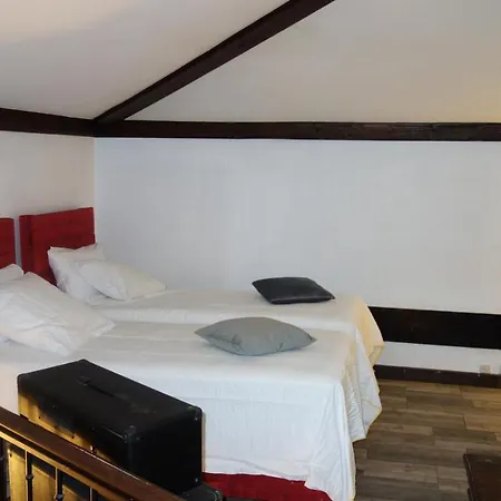 Bed & Breakfast Hostelry Music Repetition *