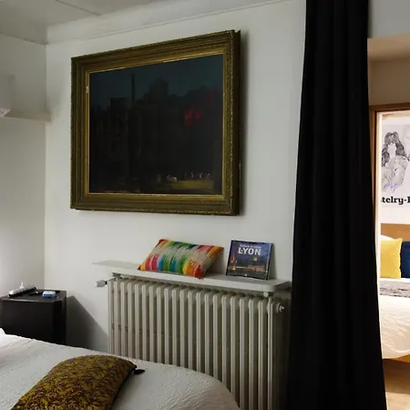Bed & Breakfast Hostelry Music Repetition